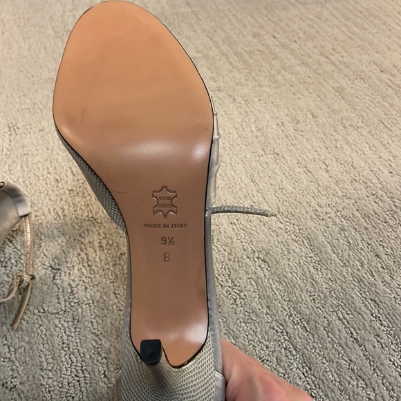 NWOT- Isaac Mizrahi heels, from Saks. - Picture 2 of 3